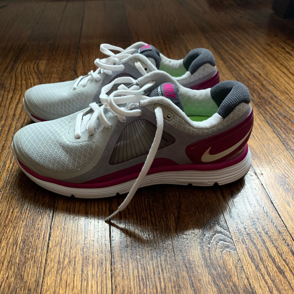 Nike women’s lunar eclipse running shoes size 7.5
